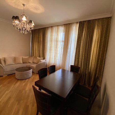 Cozy Old City Apartment Baku Bagian luar foto