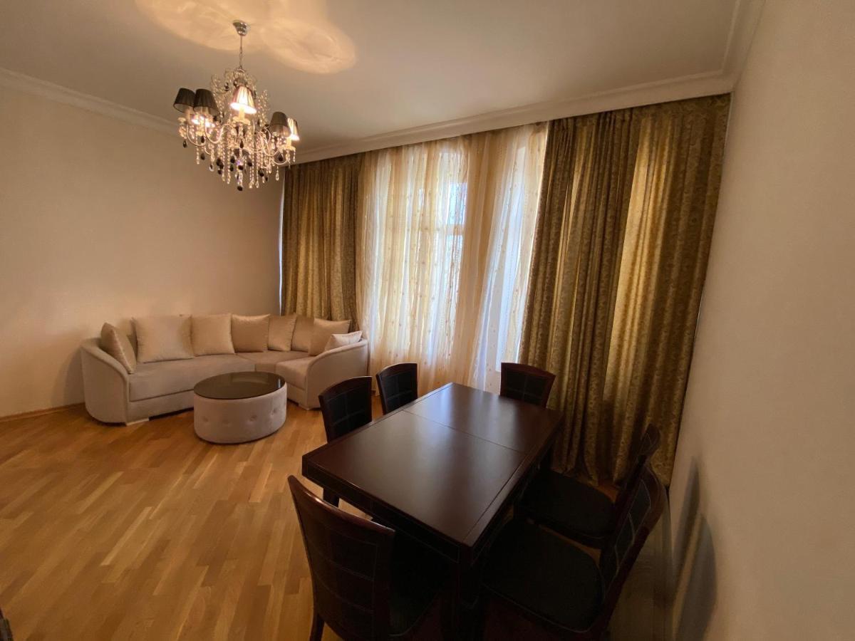 Cozy Old City Apartment Baku Bagian luar foto